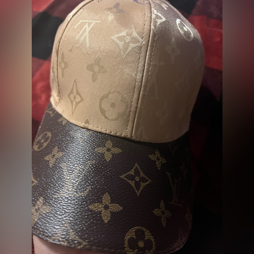 Cute hat! - Picture 4 of 4